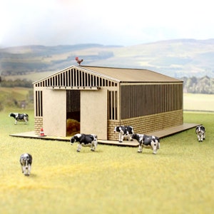 Closed Barn with Sliding Door - OO Gauge Model Railway Farm