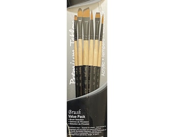 Op de afbeelding: Een set van zes penselen met lichthouten stelen en donkerbruine synthetische haren, verpakt in een zwart-witte kartonnen hoes met het opschrift Premium Taklon en Brush Value Pack, met diverse puntvormen waaronder rond en plat.