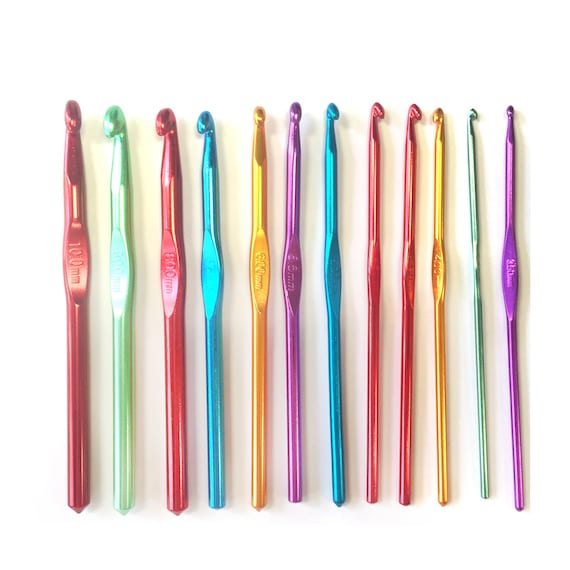 Colorful Stitches Plastic Crochet Hooks Home Sewing Supplies 12 Pieces /  Set New