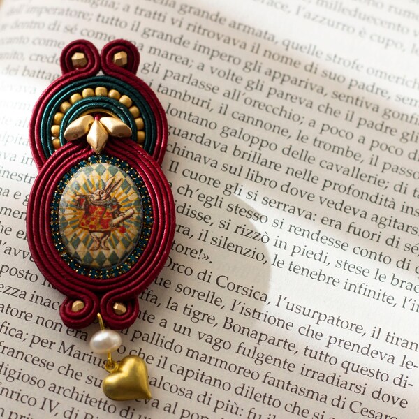 Spilla Soutache Alice nel paese delle Meraviglie