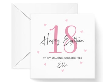 Peut inclure: Une carte de vœux blanche avec une enveloppe assortie. La carte présente le texte "Happy Eighteen" en rose et noir, avec le chiffre 18 en rose. De petits cœurs roses sont dispersés autour du texte. La carte se lit "To my amazing goddaughter Ella."