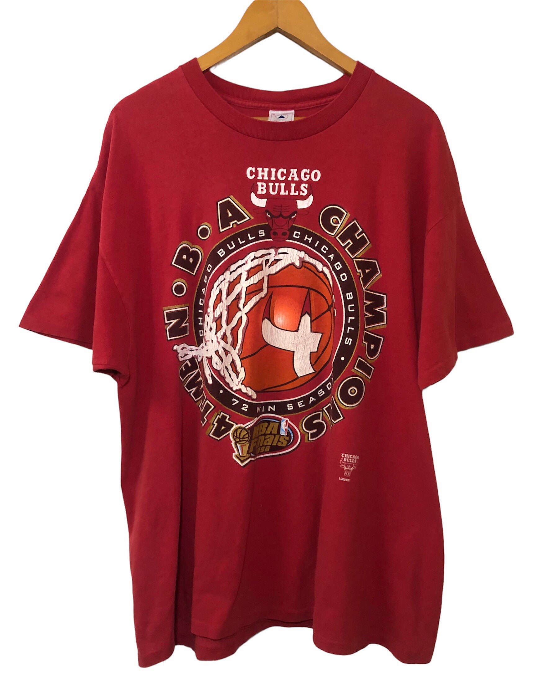 1996年シカゴ・ブルズ チャンピオンズ Tシャツと決勝キャップセット新品 1996年シカゴ・ブルズ チャンピオンズ Tシャツと決勝キャップセット新品