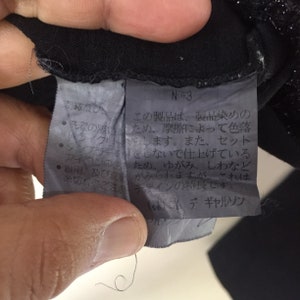 May include: A black and white tag with Japanese text that reads "N-3 This product is a product dye, so it may fade due to friction. Also, the set is finished without washing, so there may be wrinkles and creases, but this is a feature of the design. (Stock) Mude Galison"