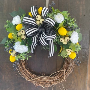 Lemon kitchen wreath, year around wreath, everyday lemon wreath, pantry wreath, lemon decor, minimalist wreath image 1