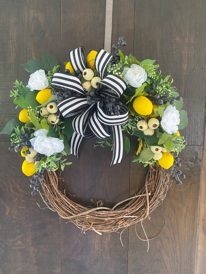 Lemon kitchen wreath, year around wreath, everyday lemon wreath, pantry wreath, lemon decor, minimalist wreath image 1