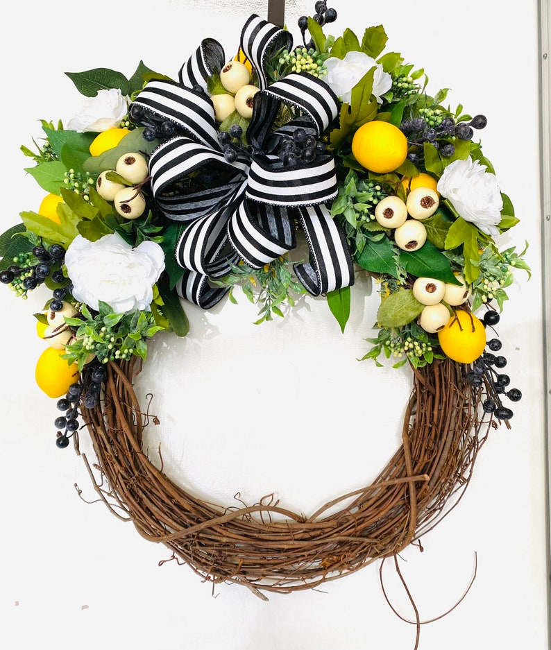 Lemon kitchen wreath, year around wreath, everyday lemon wreath, pantry wreath, lemon decor, minimalist wreath image 2
