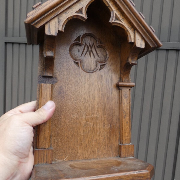 Chapelle sanctuaire antique néo-gothique en bois sculpté pour statue de saint