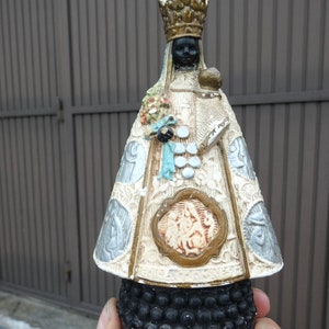 Antyczna ceramiczna statua czarnej Madonny Saint Notre Dame de Halle