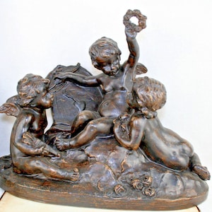 Französische Terrakotta Skulptur Engel Putti spielen magnier markierte Gruppe
