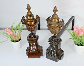 Antike französische Bronze Feuerböcke Widderköpfe