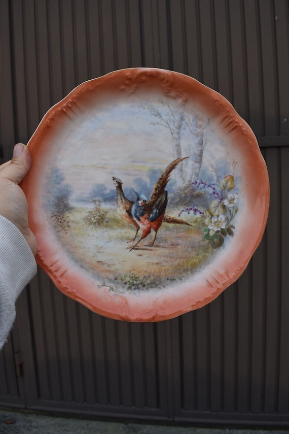 Par de platos antiguos de porcelana de Limoges firmados y pintados