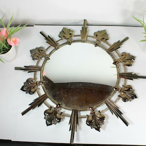 Vintage 1970 metalen fleur de lys symbool zonnespiegel muur