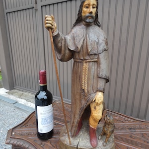 Estatua de escultura de perro policromada tallada en madera francesa antigua de 1800 con perro