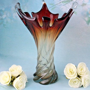 Mid-century murano glass vase with leaf rim