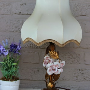 Französisch Metall gold vergoldet rosa Porzellan Blume Tischlampe 1960