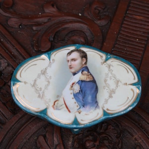 Vintage 1970s porcelain bonboniere box napoleon bonaparte portrait