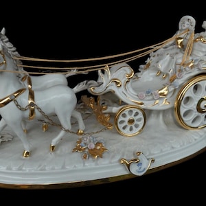 カポディモンテ　CAPODIMONTE 、馬車を引く紳士とプリンセス Capodimonte Horse and Carriage - Etsy