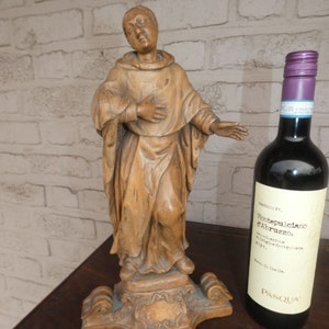Antiguo monje religioso francés del siglo XIX, escultura de estatua