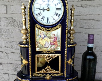 Grande horloge de cheminée vintage en porcelaine de limoges bleu cobalt, marquée