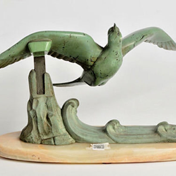 Art Deco 1930er Jahre französisches Metall grün patinierter Vogel auf Onyx Basis Skulptur