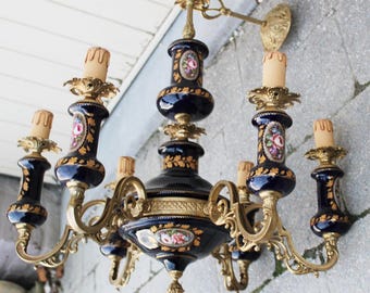 Lámpara de araña francesa de porcelana azul cobalto de Limoges con decoración floral, año 1970, pieza rara.