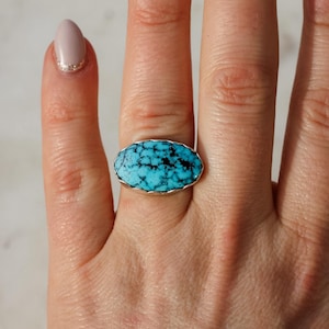Kingman Turquoise Sterling Silver Horizon Ring Size 5 1/2 | The Haute Bohemian Jewelry