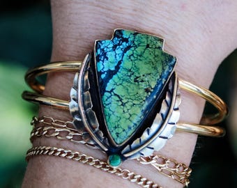 Hubei Turquoise Arrowhead Brass Cuff Bracelet | Feather Detail