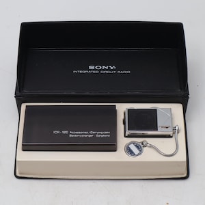 Ricevitore radio a transistor AM vintage ultra compatto a circuito integrato Sony ICR 120