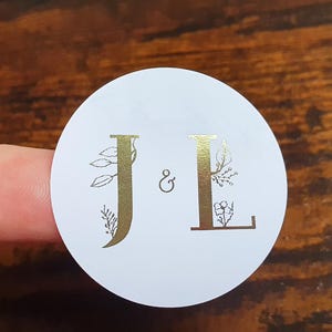 35 pegatinas de iniciales de boda personalizadas con lámina metálica - Pegatinas circulares personalizadas con lámina metálica real, etiquetas para sellar sobres de invitación de boda