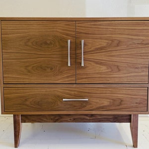 36&quot; Bespoke Bathroom Vanity - Single Sink, 2 Door, 1 Drawer - For New Home Build or Remodel