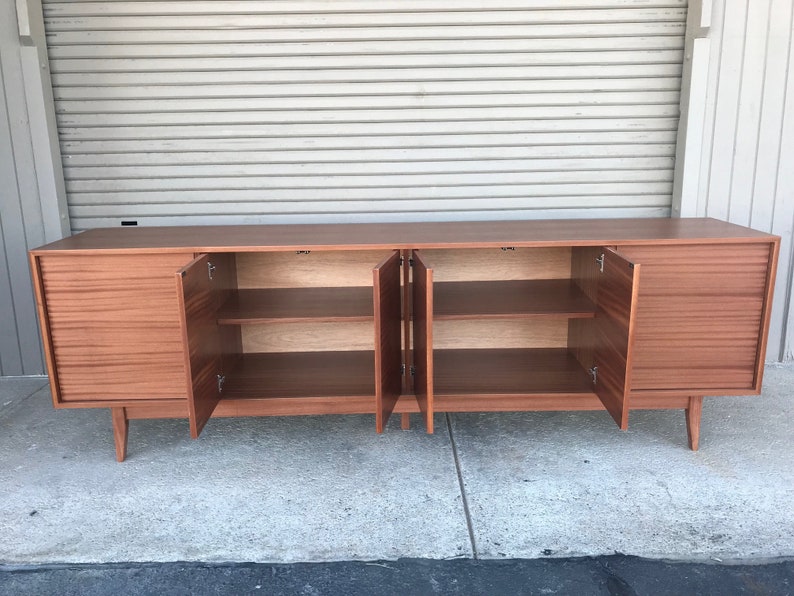 Mahogany with straight leg base. 8/' Mid Century Style TV Cabinet Buffet Liquor Cabinet Credenza