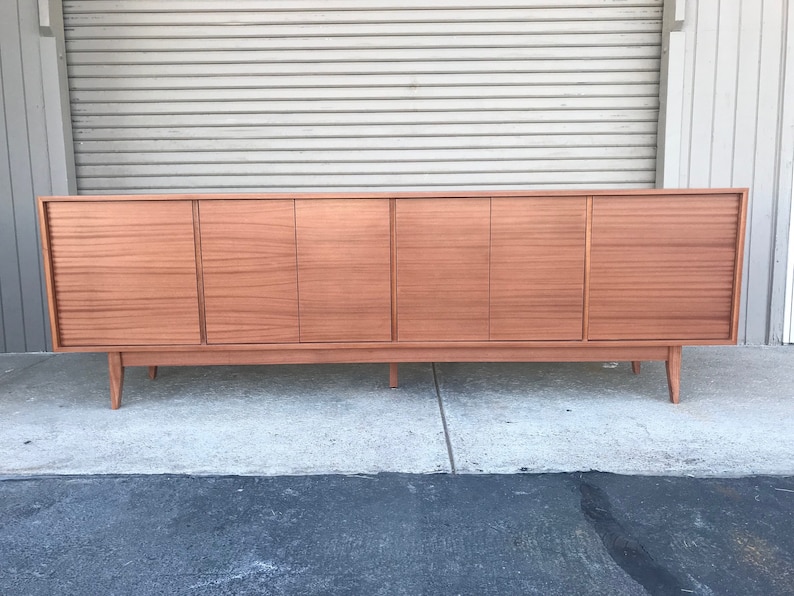Mahogany with straight leg base. 8/' Mid Century Style TV Cabinet Buffet Liquor Cabinet Credenza