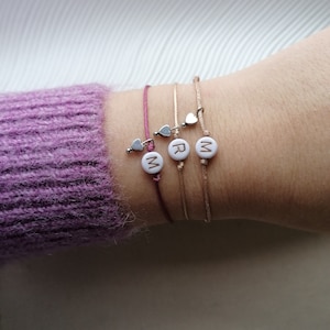 Pulsera con inicial y letra personalizada, pulsera de hilo, pulsera minimalista, pulsera de la amistad, regalo para ella, ideas de regalo.