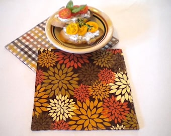 Thanksgiving Harvest napkins, Retro Fall Flowers, Appetizer, Beverage, Cocktail or Dessert Size, Reversible, Reusable, Set of Four