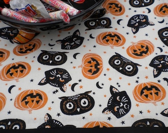 Halloween Table Runner, Vintage Style with Black Cats, Jack-O-Lanterns and Owls, Contrasting Print Detail