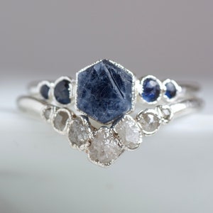 Saphir und Diamant Ehering Set Roher blauer Saphir Verlobungsring Natürlicher Kristall Vorschlag Ring Diamant Ehering Alternative Ring Set of 2 Rings