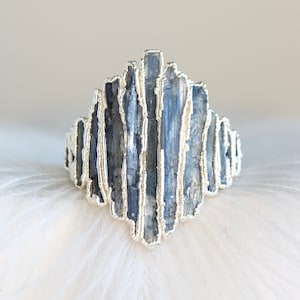 Kyanite Shield Ring Blue Raw Crystal Ring Rough Kyanite Ring Natural Crystal Statement Ring Fine Silver Statement Ring Kyanite Jewellery