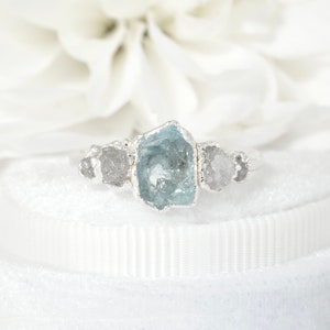 Aquamarine and Diamond Ring Raw Crystal Band Raw Diamond Ring Alternative Engagement Ring 999 Silver Jewelery Rough Aquamarine Ring