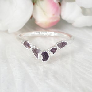 Raw Amethyst Wave Ring Rough Amethyst Chevron Ring Natural Purple Gem Wedding Band Amethyst Jewellery February Birthstone Ring 999 Silver