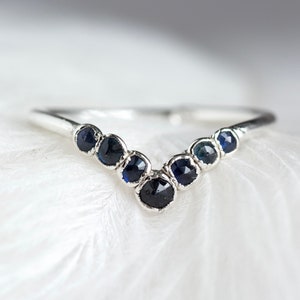 Natural Sapphire Ring Blue Gemstone Band Sapphire Pebble Wedding Ring September Birthstone Jewellery Sapphire Wave Ring 999 Silver