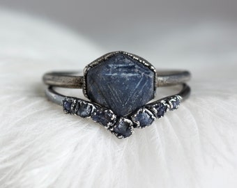 Sapphire Wedding Set September Wedding Alternative Raw Dark Blue Ring Set Alternative Sapphire Ring Rustic Wedding Set