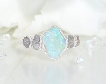 Opal und Diamant Verlobungsring. Roher australischer Opalring aus reinem Silber Opal Ehering Rohkristallring Alternative Verlobungsring