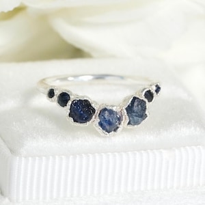 Sapphire Wave Ring Fine Silver Chevron Ring Alternative Rustic Sapphire Wedding Band Raw Sapphire Chevron Ring Rough Blue Sapphire Ring
