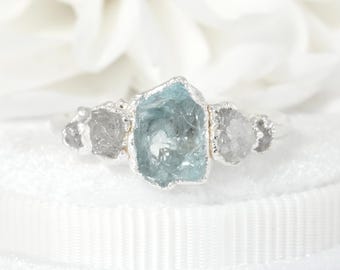 Aquamarine and Diamond Ring. Raw Crystal Band Raw Diamond Ring Alternative Engagement Ring 999 Silver Jewelery Rough Aquamarine Ring