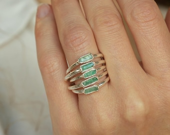 Raw Emerald Crystal Ring: RTS 999 Pure Silver Electroformed Solitaire Raw Uncut Emerald Crystal Ring in size US 5 - 9 / UK J 1/2 - R 1/2