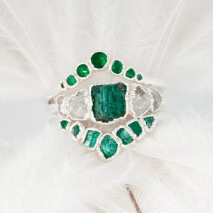 SET or SINGLE // Raw Emerald Wedding Ring Set. Custom Wedding Set Emerald Crystal Ring Natural Emerald Engagement Ring Raw Diamond Ring