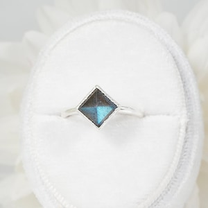 Kite Labradorite Ring. 999 Pure Silver Engagement Ring Fine Silver Electroformed Silver Labradorite Jewellery Blue Flash Rhombus Ring