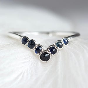 Natural Sapphire Ring Blue Gemstone Band Sapphire Pebble Wedding Ring September Birthstone Jewellery Sapphire Wave Ring 999 Silver