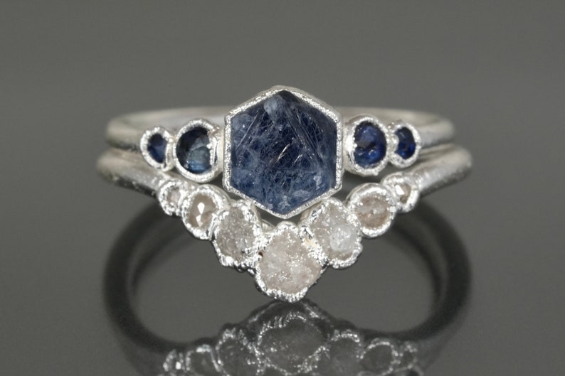 Saphir und Diamant Ehering Set Roher blauer Saphir Verlobungsring Natürlicher Kristall Vorschlag Ring Diamant Ehering Alternative Ring Bild 5