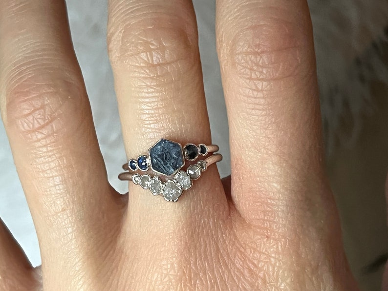 Saphir und Diamant Ehering Set Roher blauer Saphir Verlobungsring Natürlicher Kristall Vorschlag Ring Diamant Ehering Alternative Ring Bild 3